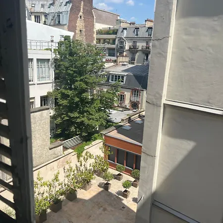 Arc De Triomphe Bed & Breakfast 4*